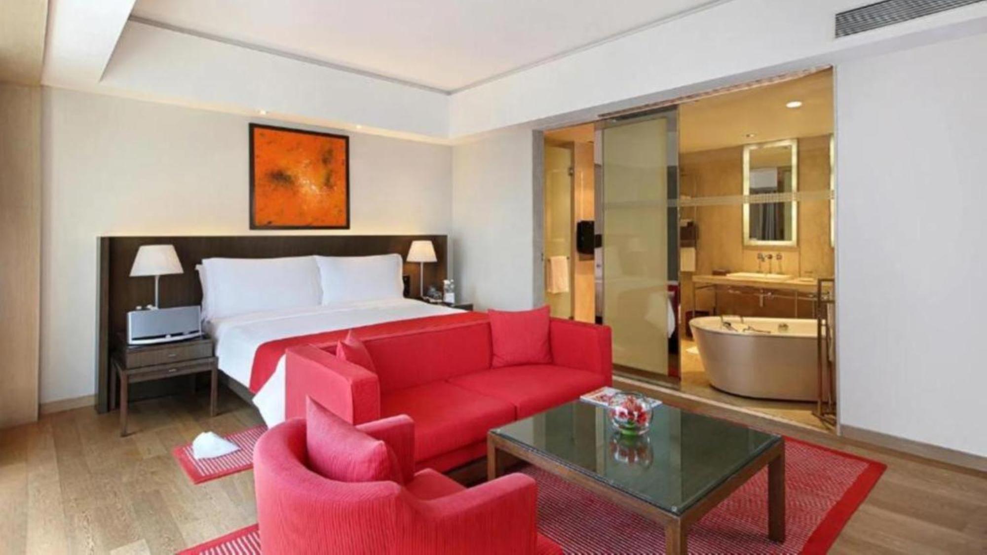 Hotel Seven Inn Near Delhi Airport 뉴델리 외부 사진