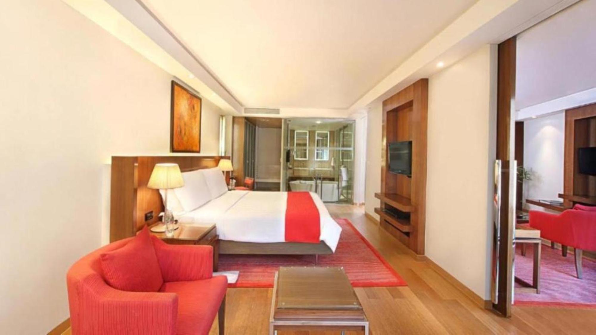 Hotel Seven Inn Near Delhi Airport 뉴델리 외부 사진